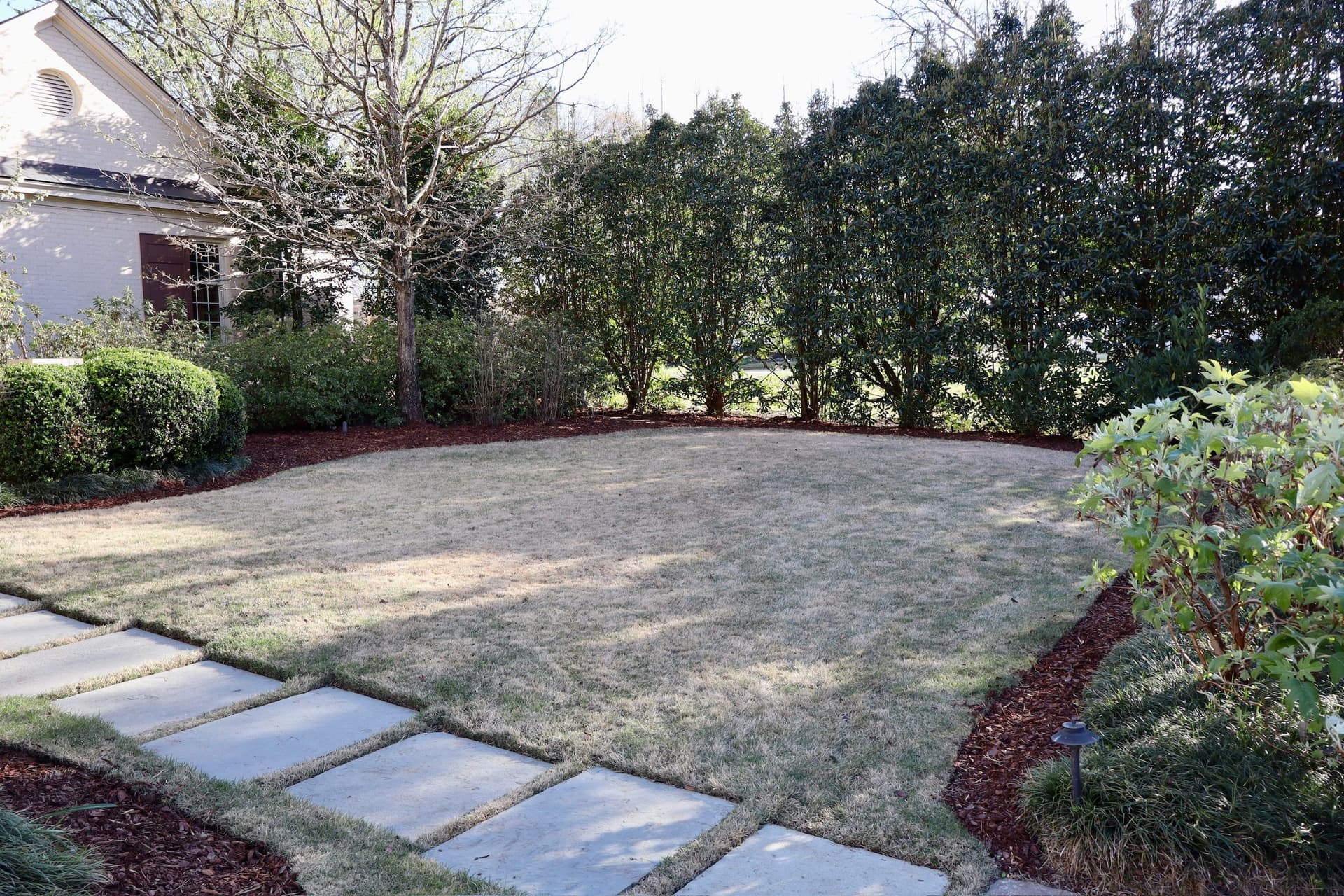 Gallery photos for Fresh Mulch and Cleaned Beds Give This Yard a Sharp Reset: Image #1