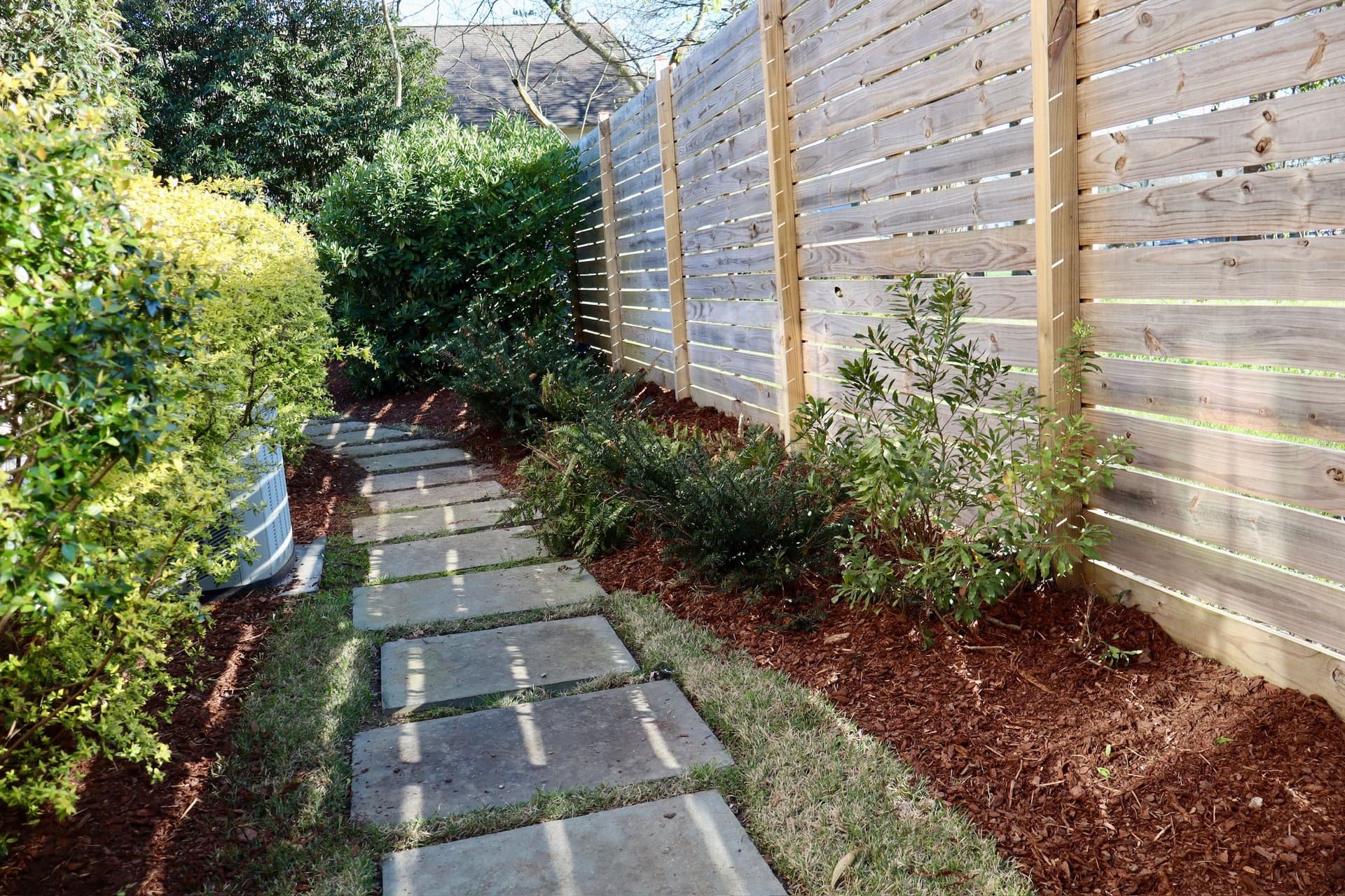 Gallery photos for Fresh Mulch and Cleaned Beds Give This Yard a Sharp Reset: Image #4