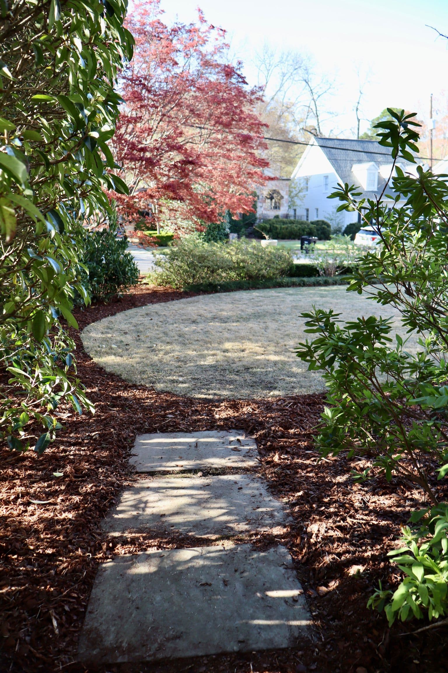 Gallery photos for Fresh Mulch and Cleaned Beds Give This Yard a Sharp Reset: Image #3